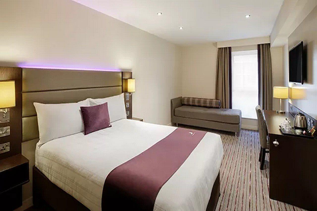 Premier Inn Crewe West Exterior foto