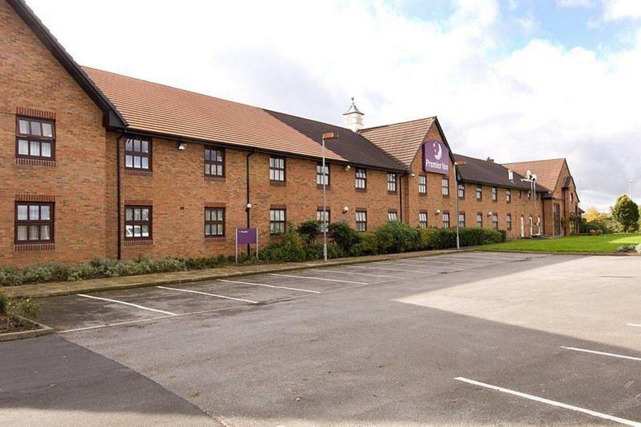 Premier Inn Crewe West Exterior foto