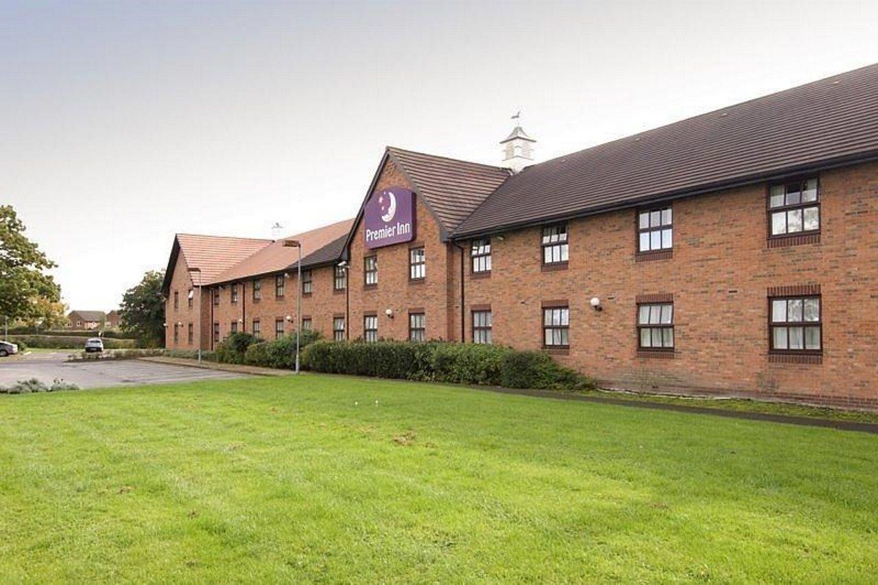 Premier Inn Crewe West Exterior foto