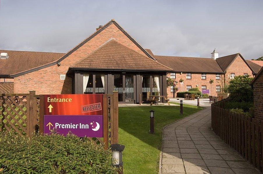 Premier Inn Crewe West Exterior foto